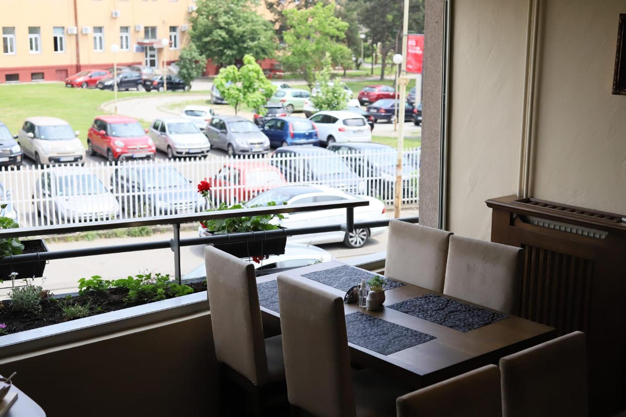 Garni Hotel Ema Kragujevac Exterior photo