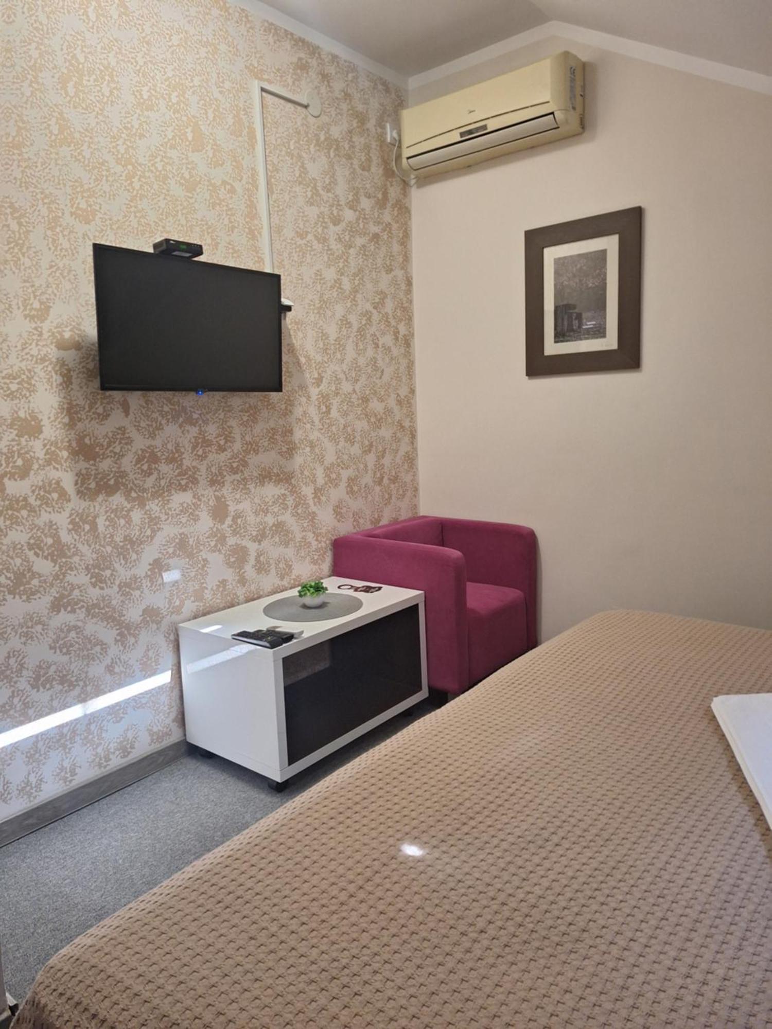 Garni Hotel Ema Kragujevac Exterior photo