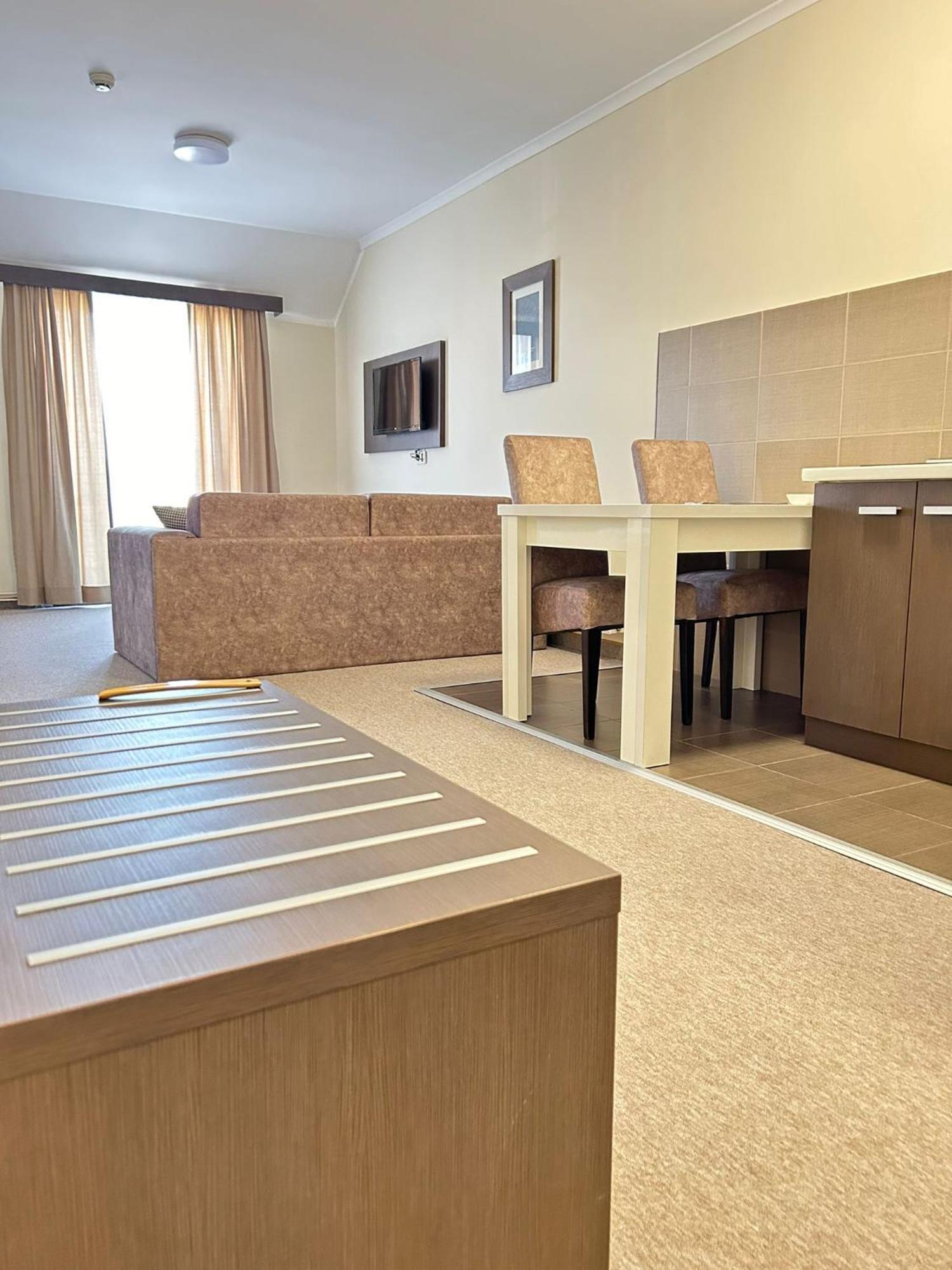 Garni Hotel Ema Kragujevac Exterior photo